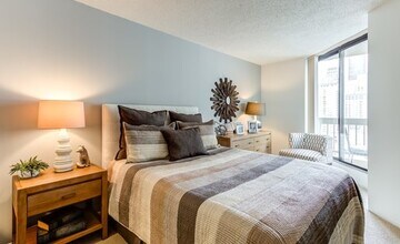 710 N Dearborn St, Unit 2302 in Chicago, IL - Building Photo - Building Photo