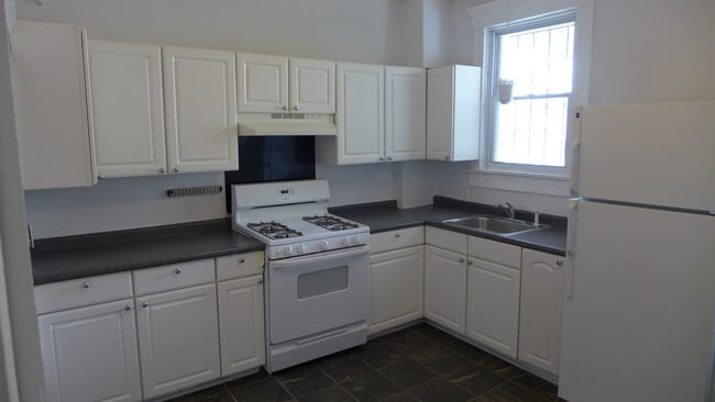 341 E 28th St in Baltimore, MD - Foto de edificio - Building Photo