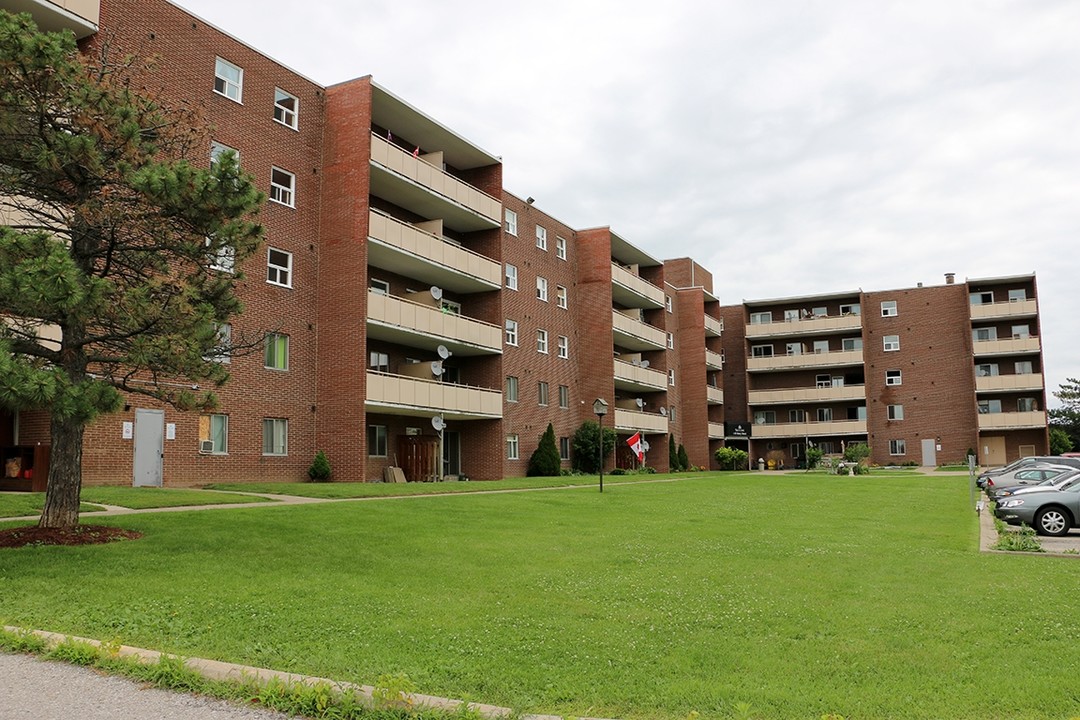 The Cedarview in Brantford, ON - Building Photo