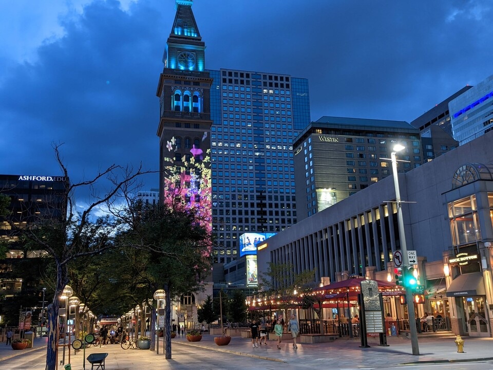 1020 15th St, Unit 19L in Denver, CO - Foto de edificio
