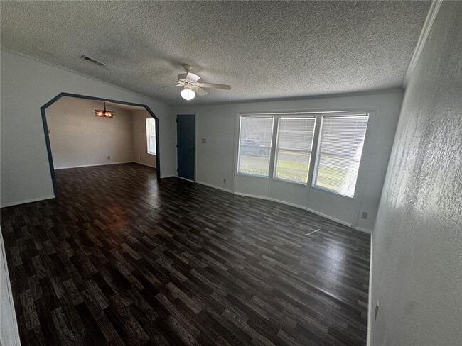 1827 Leesburg Blvd in Fruitland Park, FL - Building Photo - Building Photo