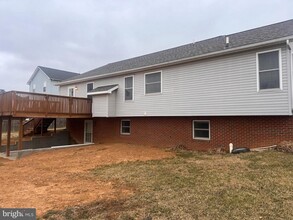 938 Oak Lee Dr in Ranson, WV - Building Photo - Building Photo