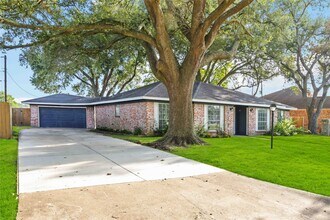 12418 A Bar Dr in Santa Fe, TX - Foto de edificio - Building Photo