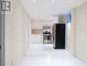 150 Mavety St in Toronto, ON - Building Photo - Building Photo