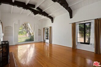 10762 Wellworth Ave in Los Angeles, CA - Building Photo - Building Photo