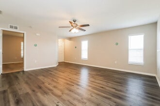 2304 Pleasure Run Dr in Ruskin, FL - Building Photo - Building Photo