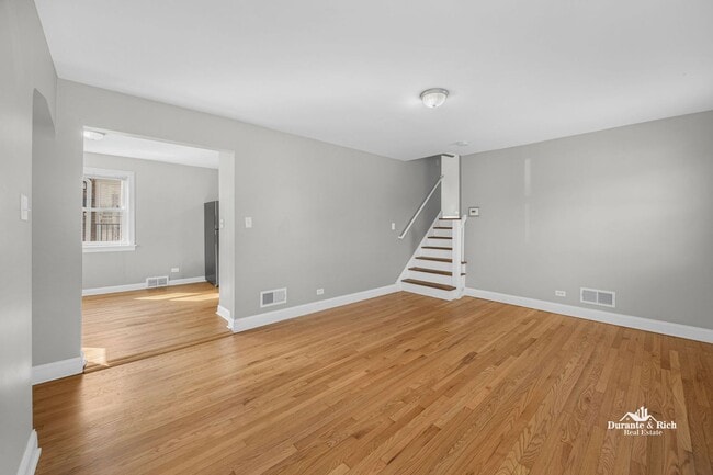 8716 S Sacramento Ave in Chicago, IL - Building Photo - Building Photo