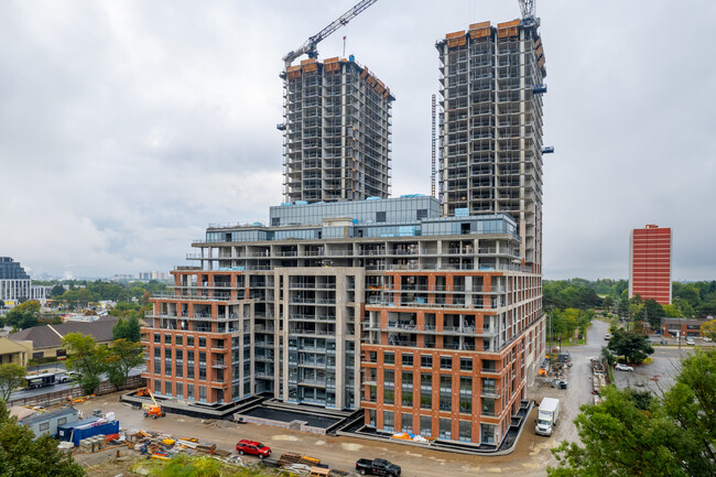 Pinnacle Toronto North Tower in Toronto, ON - Building Photo - Building Photo