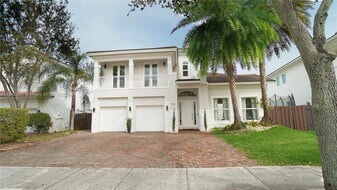 7031 NW 113th Ct in Doral, FL - Building Photo