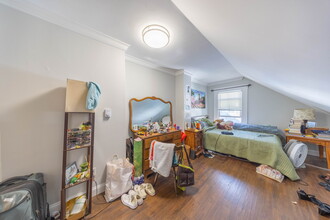664 Moody St, Unit 2 in Waltham, MA - Building Photo - Building Photo