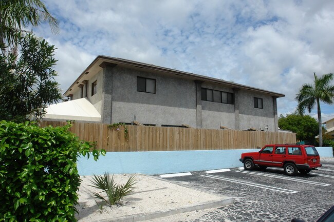 340 Conniston Rd in West Palm Beach, FL - Building Photo - Building Photo