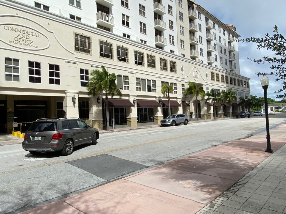 2030 S Douglas Rd, Unit 501 in Coral Gables, FL - Building Photo