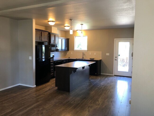 5 SW Roosevelt Ave-Unit -Unit 1 in Bend, OR - Building Photo - Building Photo