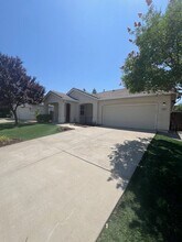 734 Davenport Way in Lincoln, CA - Building Photo - Building Photo