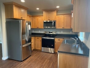 5080 Melody Ln in Roseburg, OR - Building Photo - Building Photo