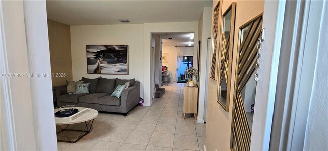 11111 W 32nd Ln in Hialeah, FL - Building Photo - Building Photo