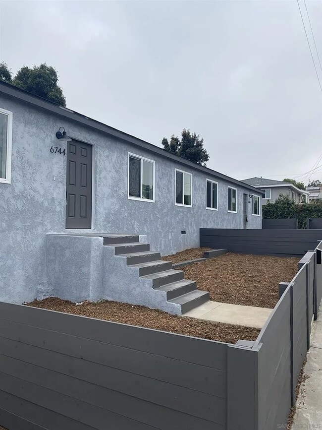 6746 N Elman St in San Diego, CA - Building Photo - Building Photo