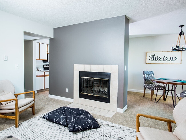 Fountains Apartments in West Des Moines, IA - Building Photo - Building Photo