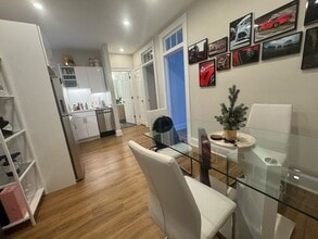 855 Beacon St, Unit 204 in Boston, MA - Foto de edificio - Building Photo