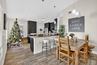 691 Willow Grove Ter in Davie, FL - Building Photo - Building Photo