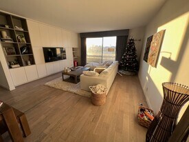 321 S San Vicente Blvd, Unit 601 in Los Angeles, CA - Building Photo