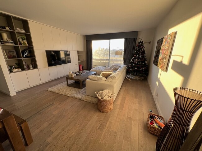 property at 321 S San Vicente Blvd