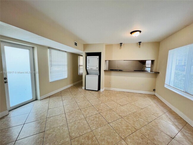 950 Bay Dr in Miami Beach, FL - Foto de edificio - Building Photo