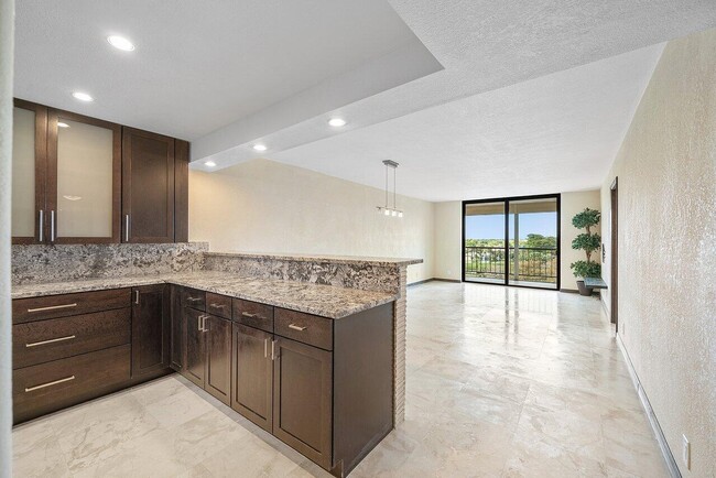 2400 Deer Creek Country Club Blvd in Deerfield Beach, FL - Building Photo - Building Photo