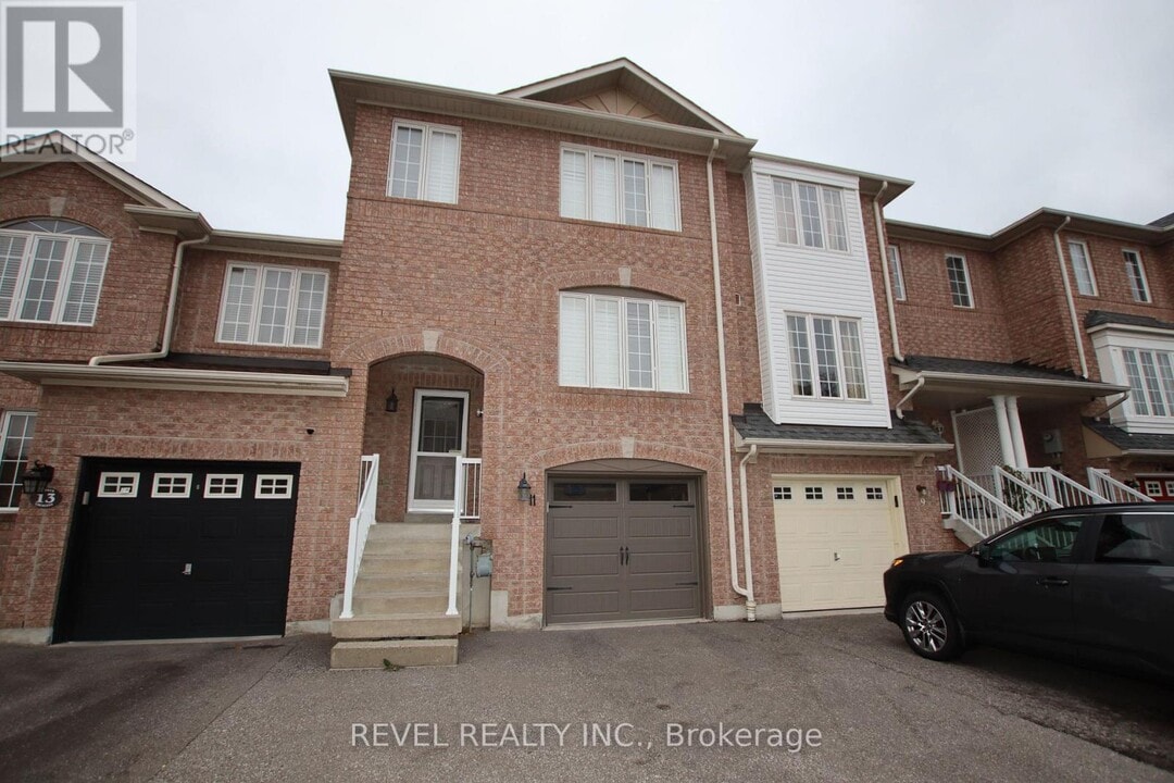 11 Tasker Crescent in Ajax, ON - Building Photo