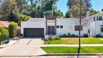 539 Levering Ave in Los Angeles, CA - Building Photo