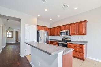 425 Chimney Rock Dr in Ruskin, FL - Foto de edificio - Building Photo