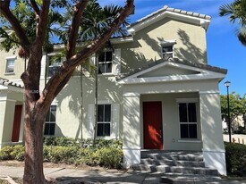 17065 SW 93rd St in Miami, FL - Building Photo