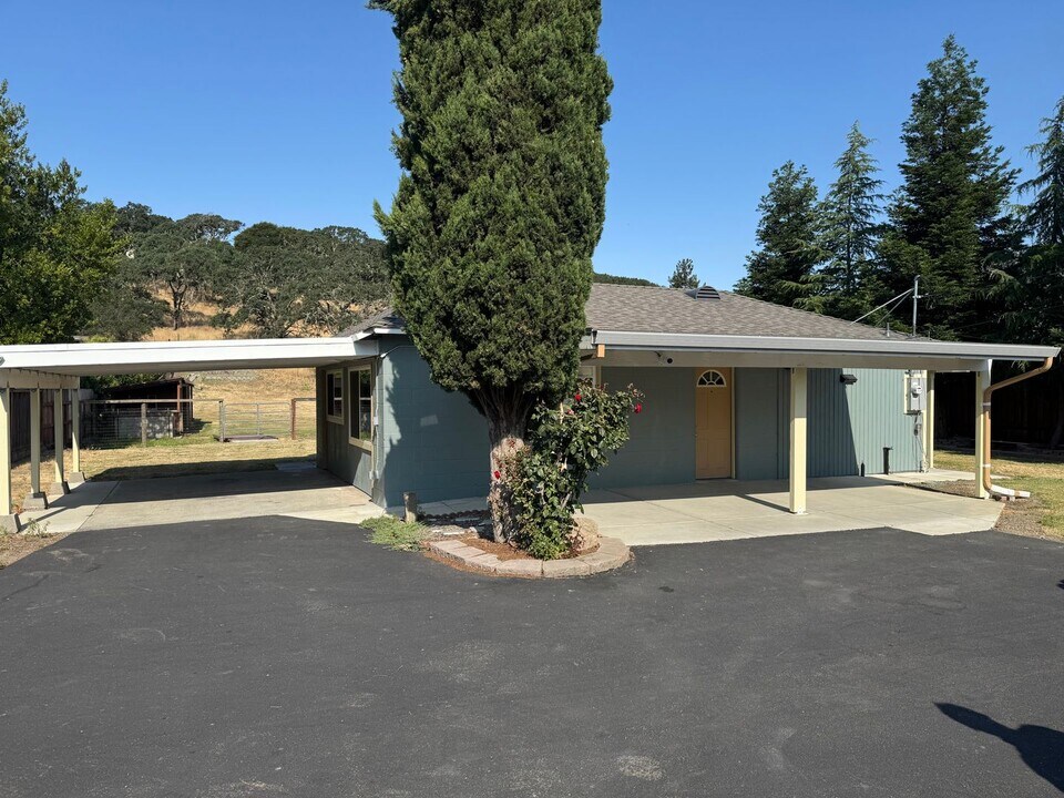 4075 Suisun Valley Rd in Fairfield, CA - Building Photo
