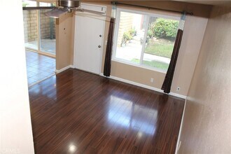 5478 E Willow Woods Ln in Anaheim, CA - Foto de edificio - Building Photo