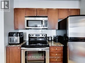 3525 Kariya Dr in Mississauga, ON - Building Photo - Building Photo