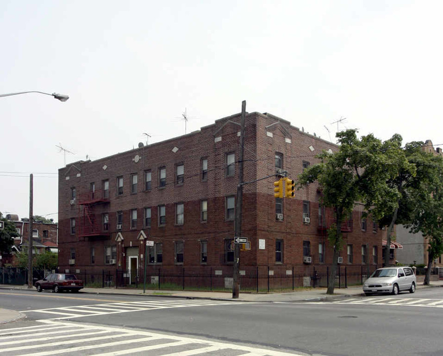 930 Winthrop St in Brooklyn, NY - Building Photo