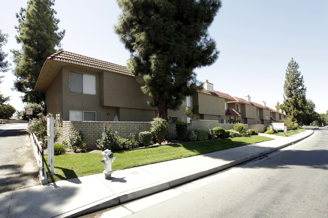 West Park Apartment Homes in Bakersfield, CA - Foto de edificio - Building Photo