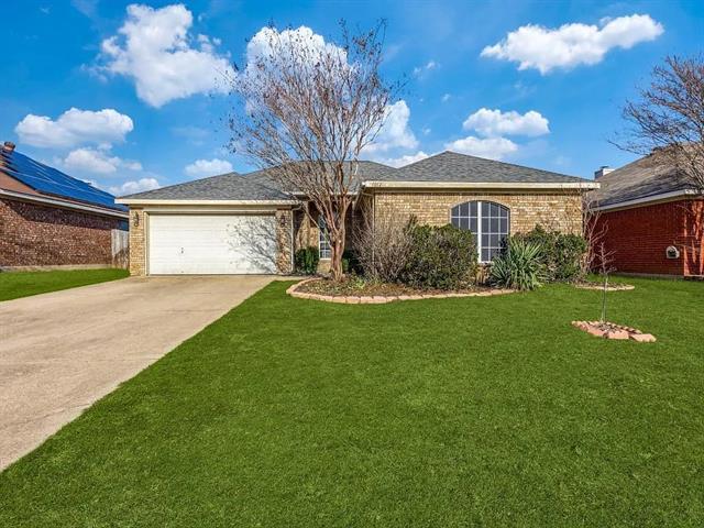 1012 Andrew St in Burleson, TX - Foto de edificio