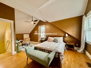 381 Huron Ave, Unit A in Cambridge, MA - Building Photo - Building Photo