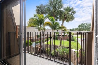 5311 53rd Way in West Palm Beach, FL - Foto de edificio - Building Photo