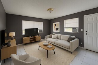 451 Silver Beach Rd in Riviera Beach, FL - Building Photo - Building Photo