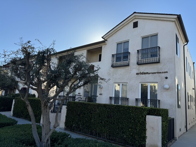 457 N Spaulding Ave, Unit Top Floor w Balcony in Los Angeles, CA - Building Photo - Building Photo