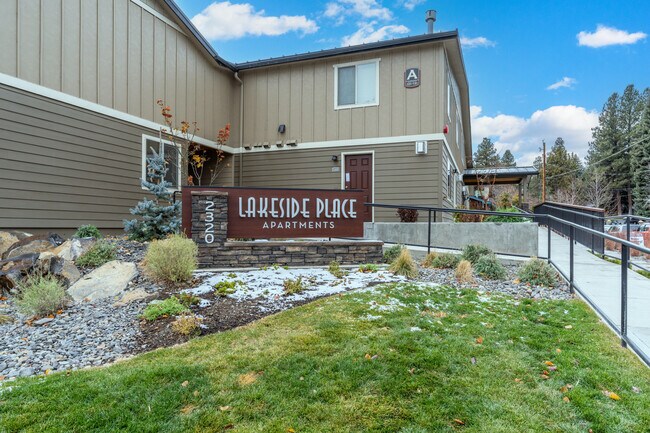 Lakeside Place Apartments in Bend, OR - Foto de edificio - Building Photo