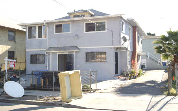 216 Rosemont Ave in Los Angeles, CA - Building Photo - Building Photo