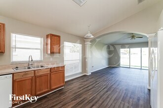 12430 Midpointe Dr in Riverview, FL - Foto de edificio - Building Photo