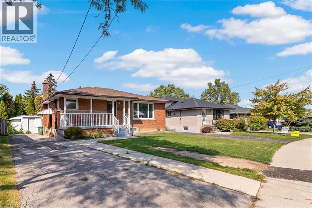 161 Hoover Crescent in Hamilton, ON - Building Photo