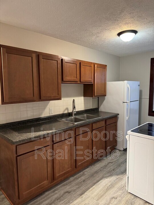 348 S 38th St in Lincoln, NE - Building Photo