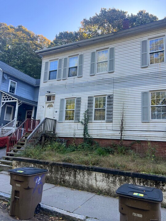 75 High St in Vernon, CT - Building Photo