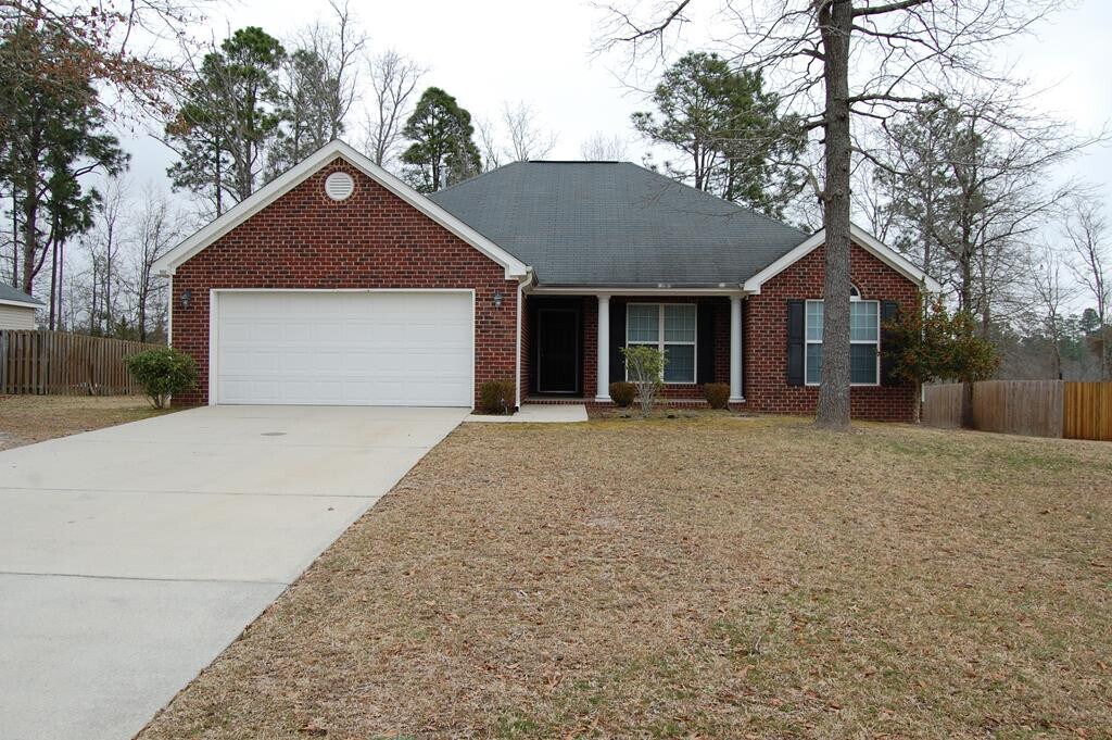 900 Watsonia Dr in Aiken, SC - Foto de edificio