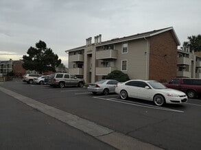 10150 E Virginia Ave, Unit 6-206 in Denver, CO - Foto de edificio - Building Photo